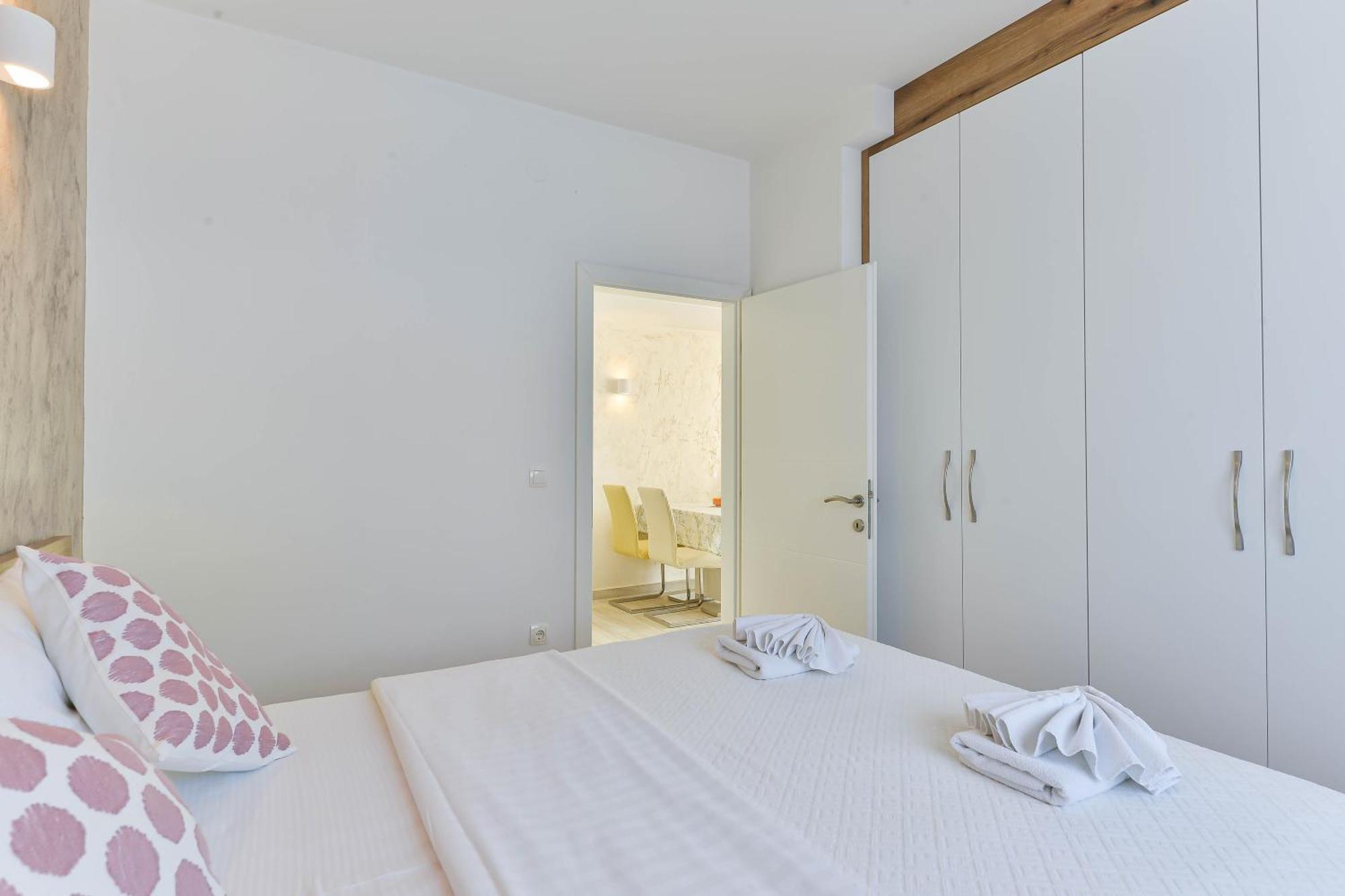 פריבלאקה Apartments Laura 1 מראה חיצוני תמונה