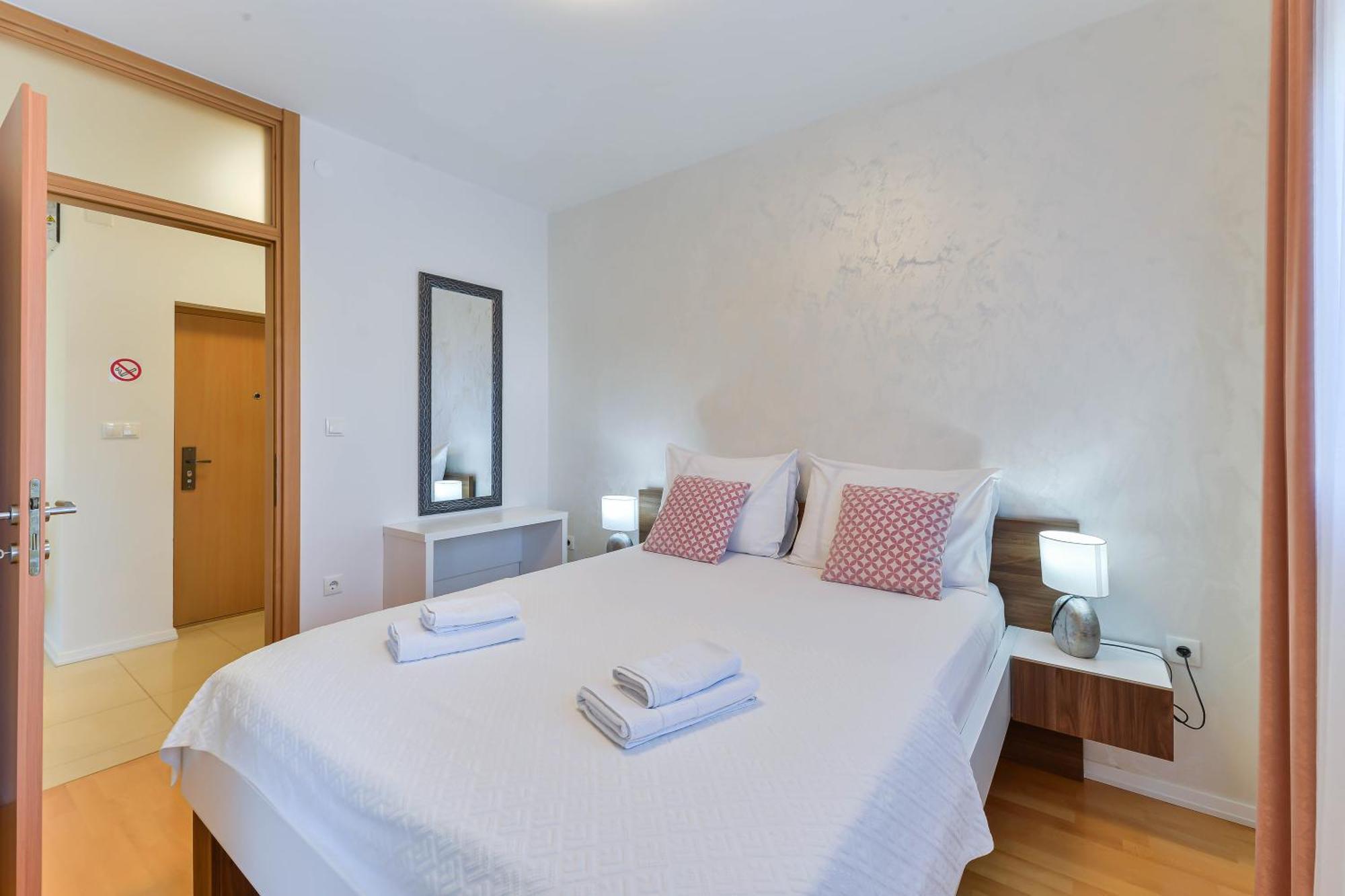פריבלאקה Apartments Laura 1 מראה חיצוני תמונה