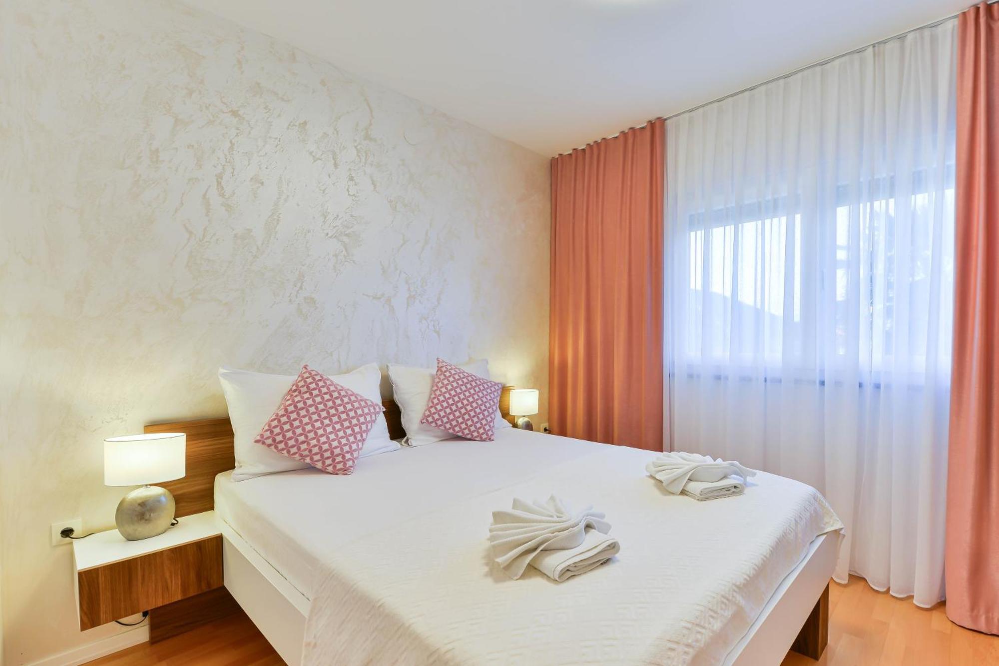 פריבלאקה Apartments Laura 1 מראה חיצוני תמונה