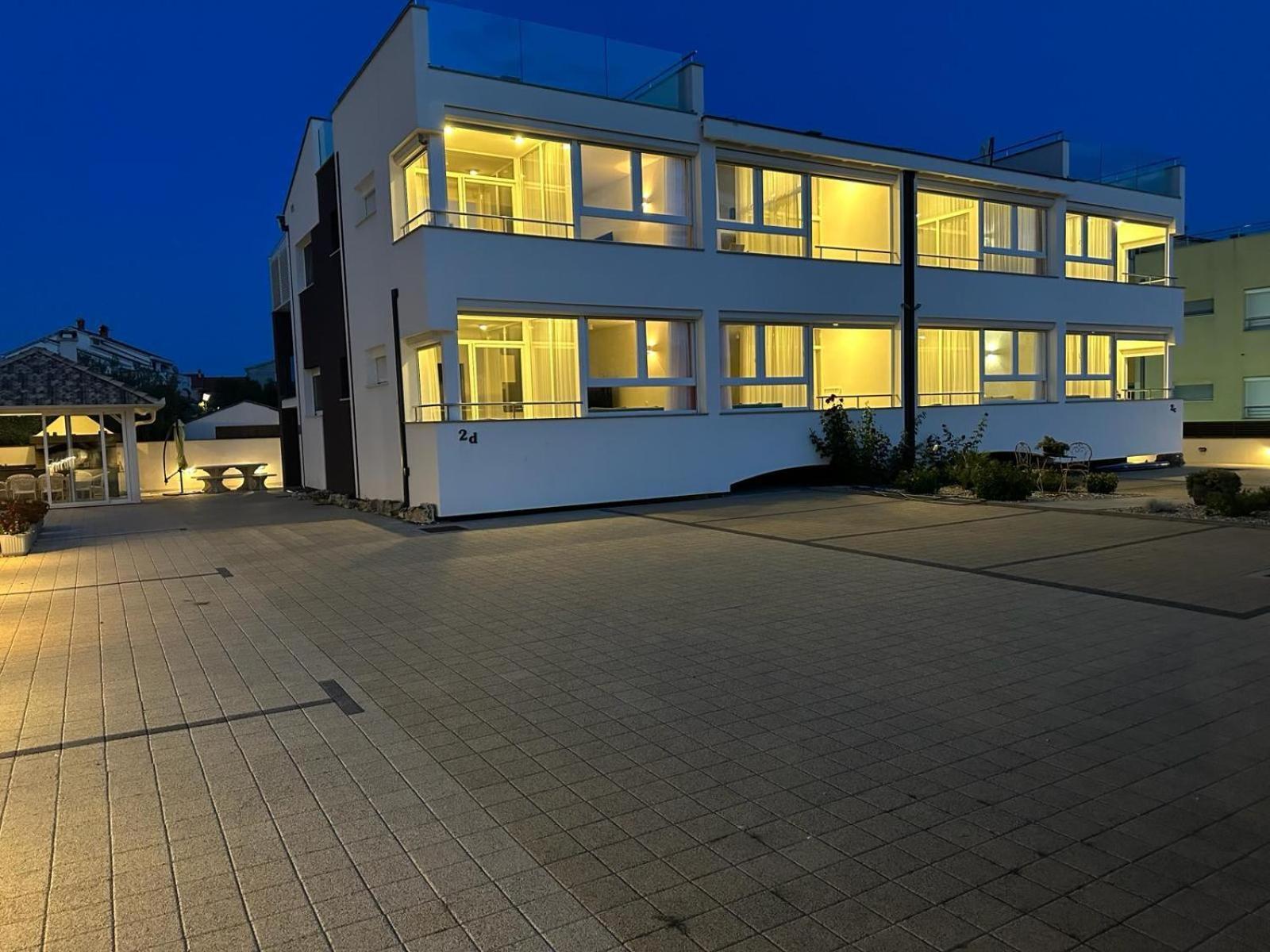 פריבלאקה Apartments Laura 1 מראה חיצוני תמונה