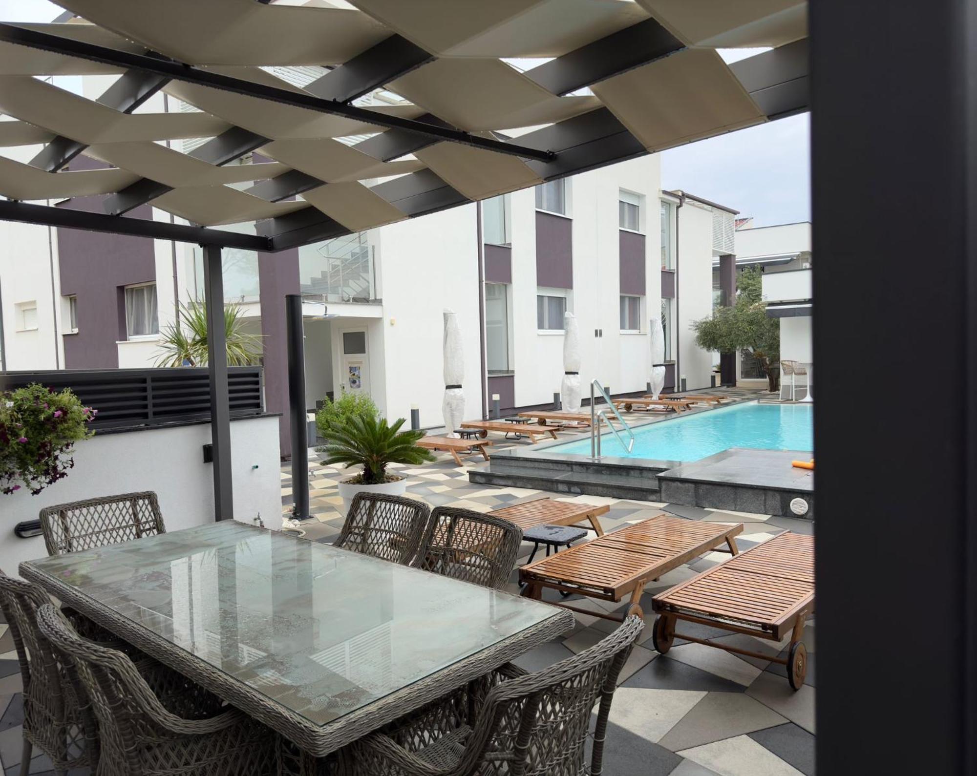 פריבלאקה Apartments Laura 1 מראה חיצוני תמונה