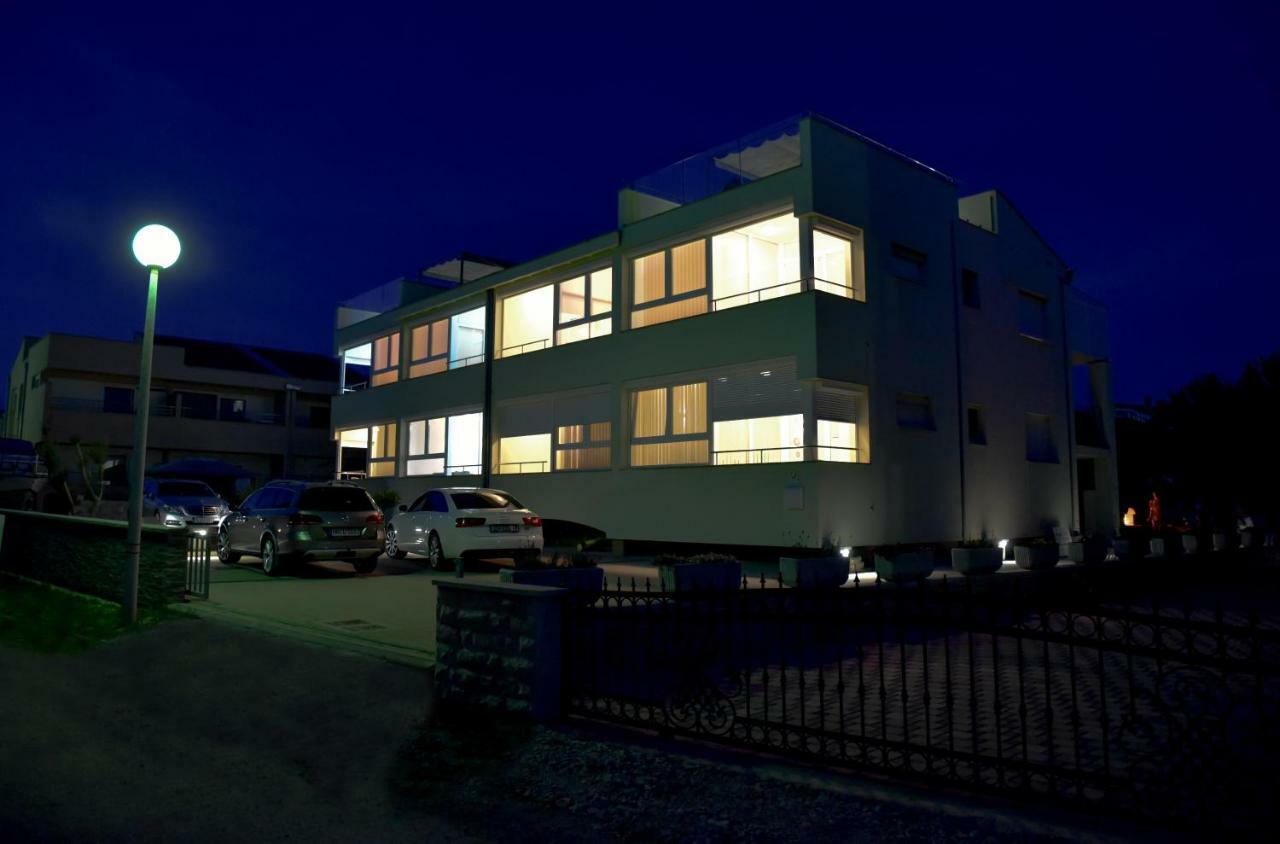פריבלאקה Apartments Laura 1 מראה חיצוני תמונה
